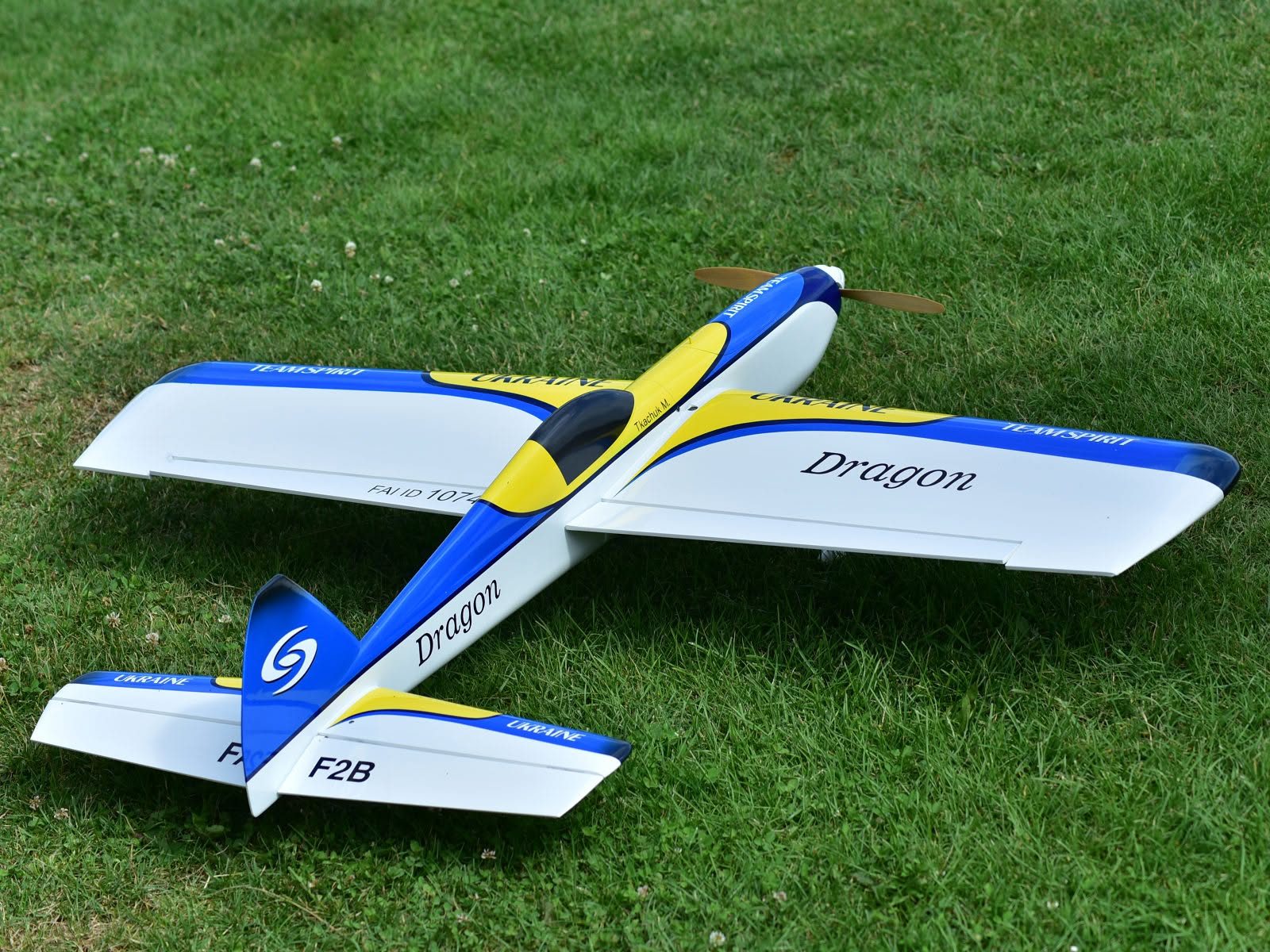 Model kategórie F2B pripravený na štart.